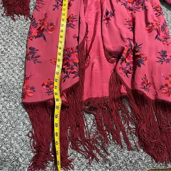 Free People Keepsakes Boho Red Floral Embroidered Fringe Kimono Size XS/S - Picture 13 of 15